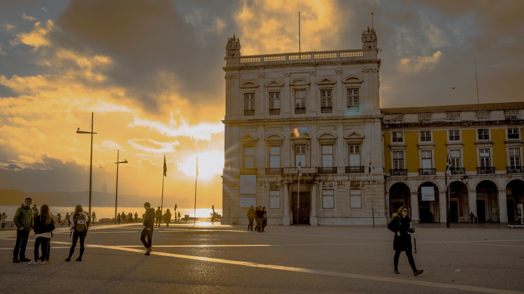 sunset at Praca do Comercio